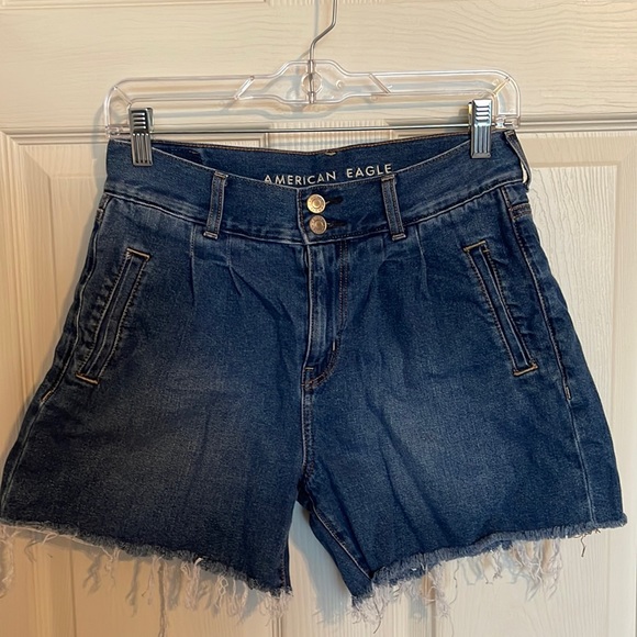 American Eagle Outfitters Pants - American Eagle Mom Shorts. Size 4.